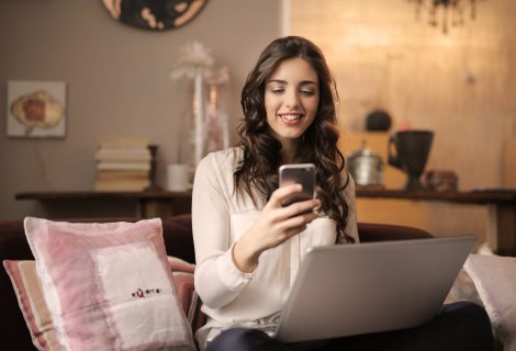 Guide to Buying Dresses from Online Stores: Tips, Benefits, and How to Shop Smart