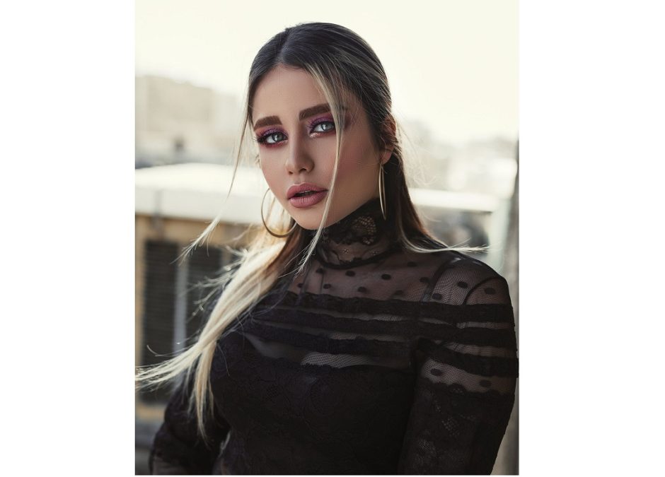 Tips on Wearing Sheer Tops Without Feeling Overexposed