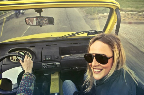 Timeless Fashion Accessories That Never Go Out of Style-aviator sunglasses